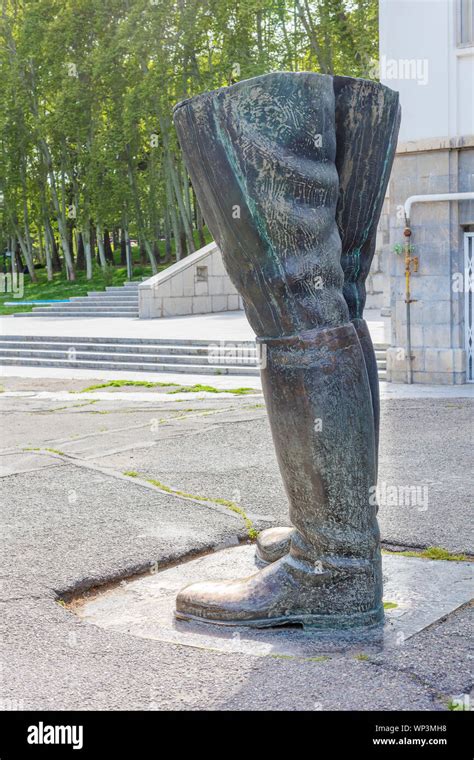 Unfinished statue of Reza Shah, Saadabad Palace, Tehran, Iran Stock Photo - Alamy