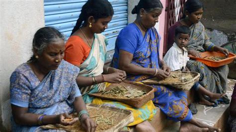 For beedi workers it’s all work and no pay - The Hindu