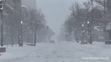 Winter Storm Brings Heavy Snow To Joliet, Illinois - YouTube