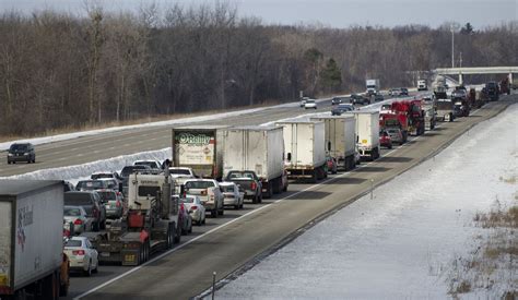 Authorities responding to one-vehicle rollover crash on northbound I-75 - mlive.com