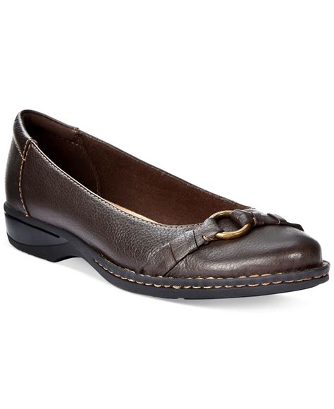 Clarks Collection Women's Pegg Alba Flats in Brown | Lyst