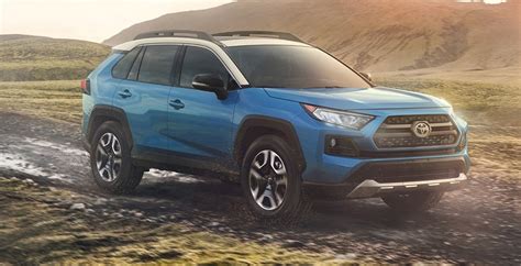 2019 Toyota RAV4 Adventure vs. Limited