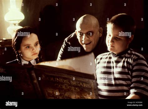 THE ADDAMS FAMILY, Christina Ricci, Christopher Lloyd, Jimmy Workman, 1991 Stock Photo - Alamy