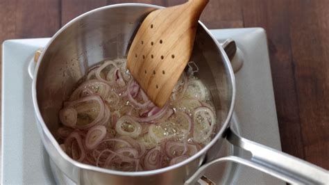 How to Make an Easy and Warm Iceberg Lettuce dish - WoonHeng