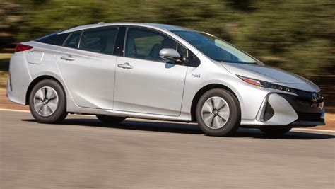 Review: Toyota's Prius Prime plugs in for gas savings