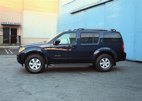 View of Nissan Pathfinder SE Offroad. Photos, video, features and ...