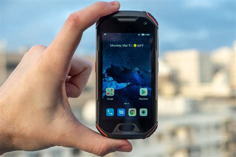 Unihertz Atom XL Just Might be the World's Smallest Rugged 4G ...