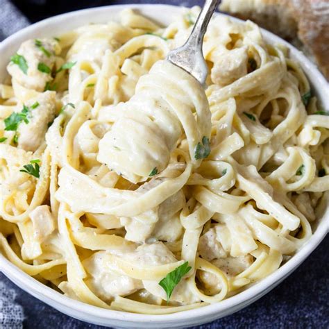 Instant Pot Creamy Chicken Alfredo | Mom's Dinner