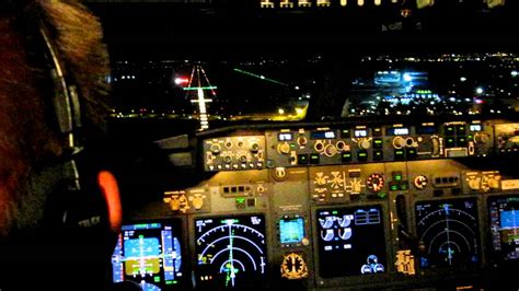 Cockpit view of night landing rwy 07 BBU 737-800 - YouTube