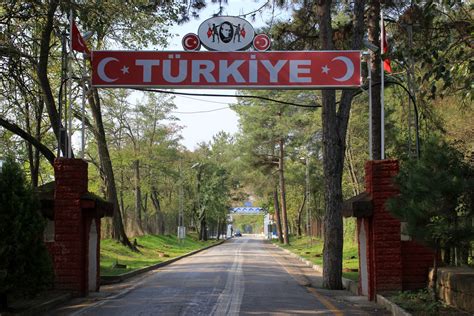 Turkish customs officials confess taking bribes at Greece-Turkey border ...