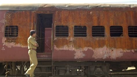 Godhra train burning case: Gujarat HC commutes death penalty to 11 ...