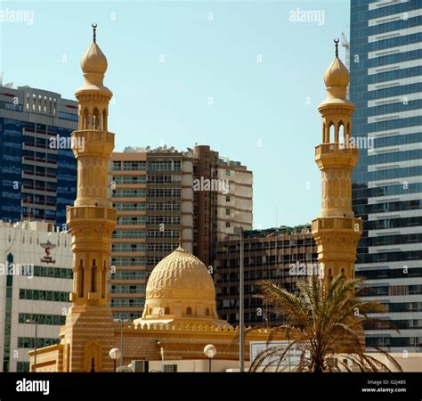 Old and New Buildings, Abu Dhabi, UAE Stock Photo - Alamy