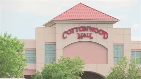 Cottonwood Mall honors 2020 graduates | KRQE News 13