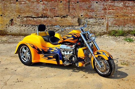 Boss Hoss BHC-9 Coupe Trike - House of Thunder | Trike motorcycle, Boss ...