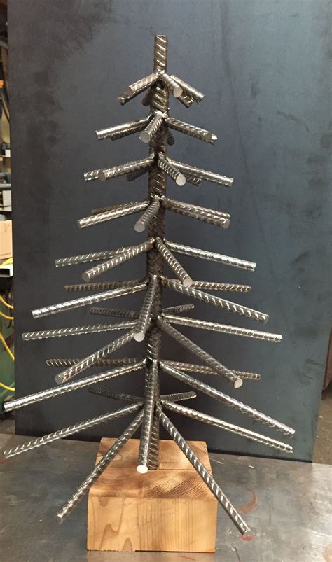 Metal Christmas tree By Yanick Bluteau | Welding art projects, Metal art, Scrap metal art