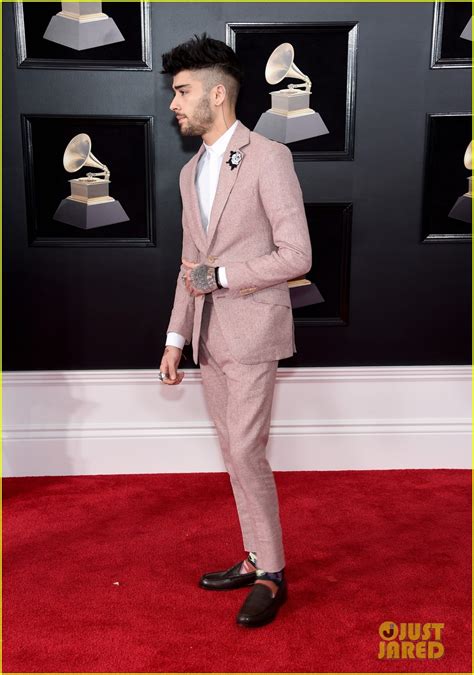 Zayn Malik Wears White Rose On His Pink Suit For Grammys 2018: Photo ...