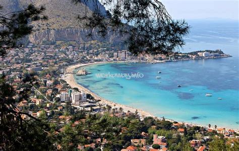 Palermo city-center, come to help with tourists! Italy