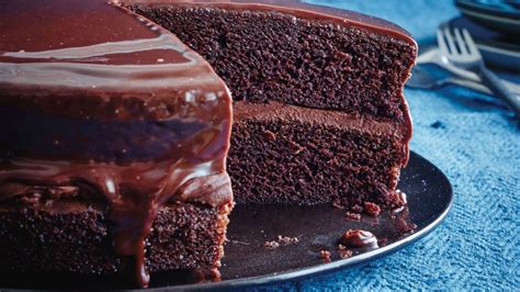 Best Chocolate Fudge Cake Recipe - How To Make Easy Chocolate Cake ...