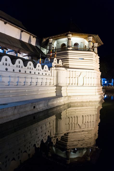 View of Sri Dalada Maligawa temple and … – License image – 10304201 Image Professionals