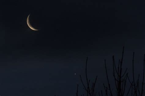 Sunday morning moon and Saturn | Today's Image | EarthSky