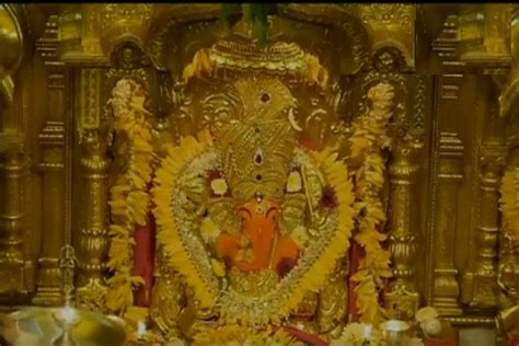 Ganesh Chaturthi: 'Arti' performed at Siddhivinayak Temple in Mumbai ...