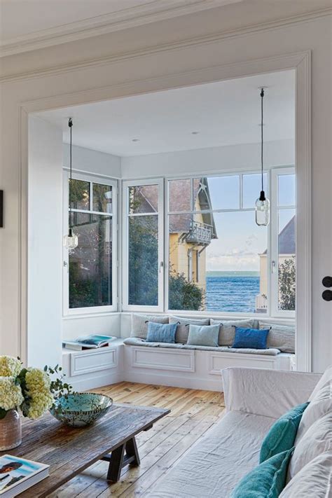 32 Bow Window Styling Ideas With Pros And Cons - DigsDigs