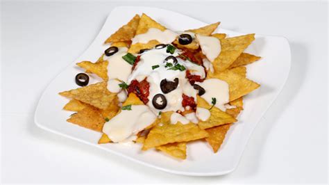 Nachos With Salsa And Cheese Sauce Recipe | Masala TV