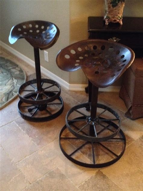 Counter stools from old tractor seats and wagon wheel ... Western Decor, Country Decor, Rustic ...