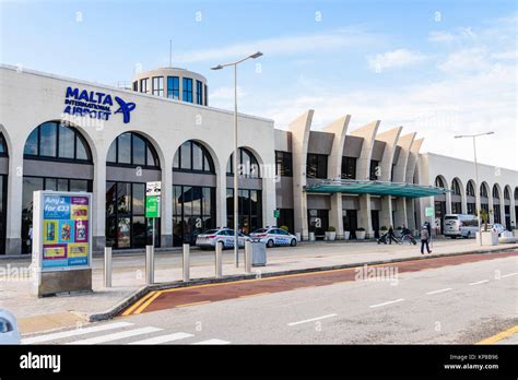 Flughafen malta -Fotos und -Bildmaterial in hoher Auflösung – Alamy