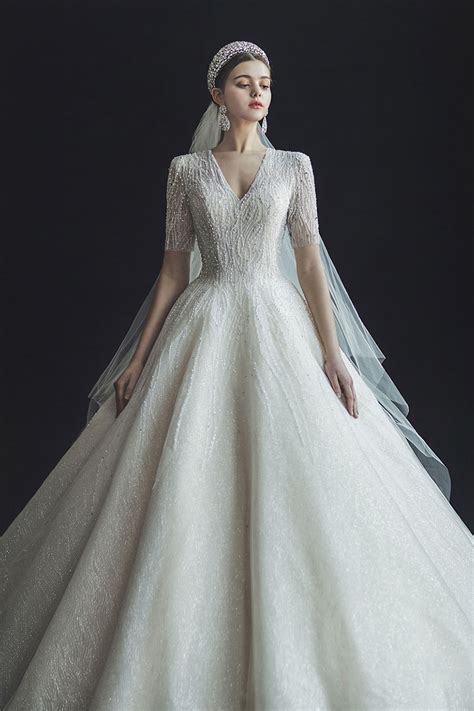 The New Off-White! 19 Wedding Dresses For Modern Brides Who Want Subtle ...