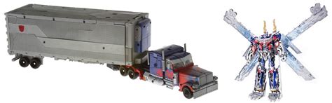 Holiday Gift Guide: TRANSFORMERS MECHTECH ULTIMATE OPTIMUS PRIME Action Figure – FSM Media