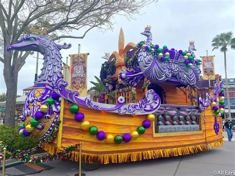 2021 reopening universal orlando mardi gras floats-3 - AllEars.Net