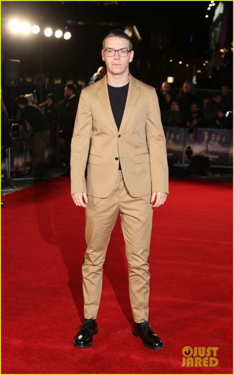 Dylan O'Brien & 'Maze Runner' Cast Walk Red Carpet at London Premiere ...