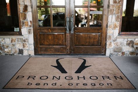 Wedding photos from pronghorn resort located in Bend Oregon