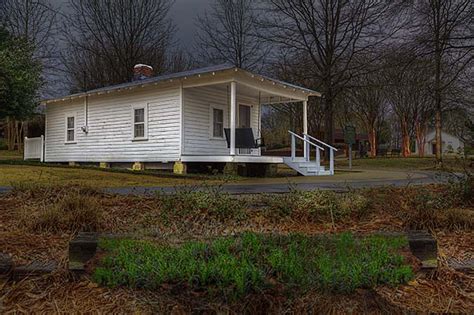 Elvis Presley Birthplace - Tupelo, Mississippi - NatchezTraceTravel.com