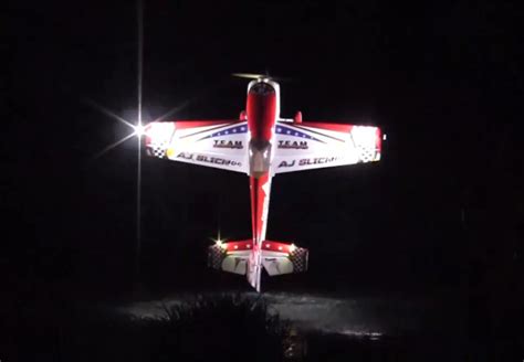 Amazing RC Plane Stunts At Night [VIDEO]