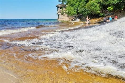 10+ Best Upper Peninsula Michigan waterfalls! + map 🌳 UP Michigan road ...