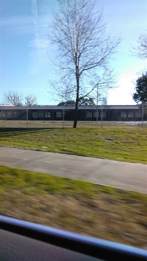 Deltona High School in 100 Wolf Pack Run, Deltona, FL 32725, USA