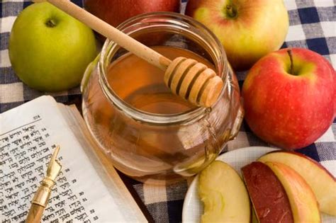 The Meaning Behind Traditional Rosh Hashanah Food - Mamiverse