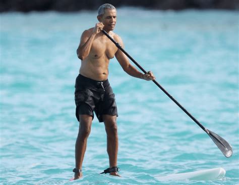 Photo: Obama pictured paddleboarding in Hawaii - Adomonline.com