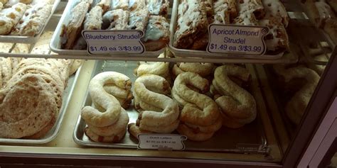 Jaarsma Bakery of Pella, Iowa is Worth the Detour - Traveling Cheesehead