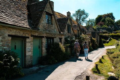 Cotswolds Walks | 14 Circular Trails & Guided Routes