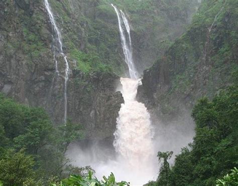 Dhobi Waterfall near Mahabaleshwar in Maharashtra