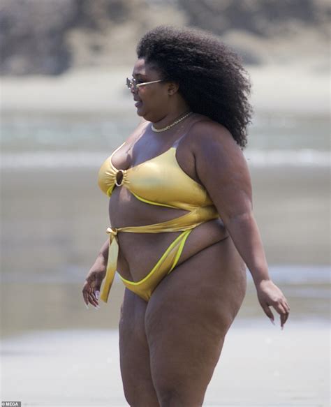 Lizzo flies the flag for body positivity as she hits the beach - WSTale.com