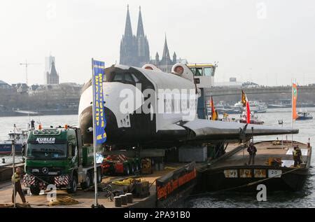 Der ehemalige russische Raumgleiter Buran, die russiche Antwort auf das ...