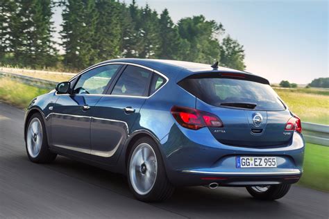 Używany Opel Astra J: jak spisuje się auto, które jeszcze możesz kupić jako nowe? | Blog PGD