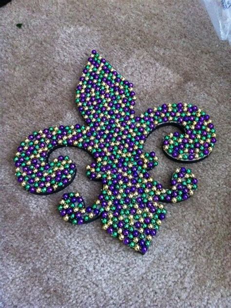 17 Cool Things to do with Your Mardi Gras Beads ... | Mardi gras wreath ...