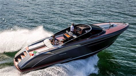 Die neuen Riva Rivamare Motorboote und Neuboote kaufen