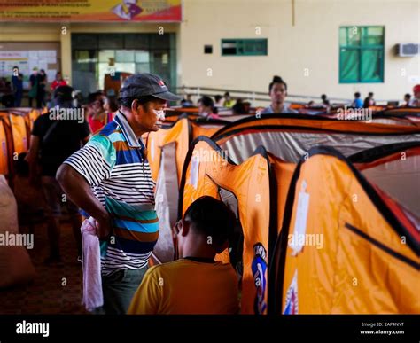 Philippine family box hi-res stock photography and images - Alamy