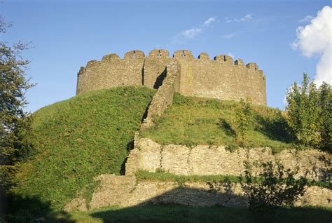 Totnes Castle on AboutBritain.com